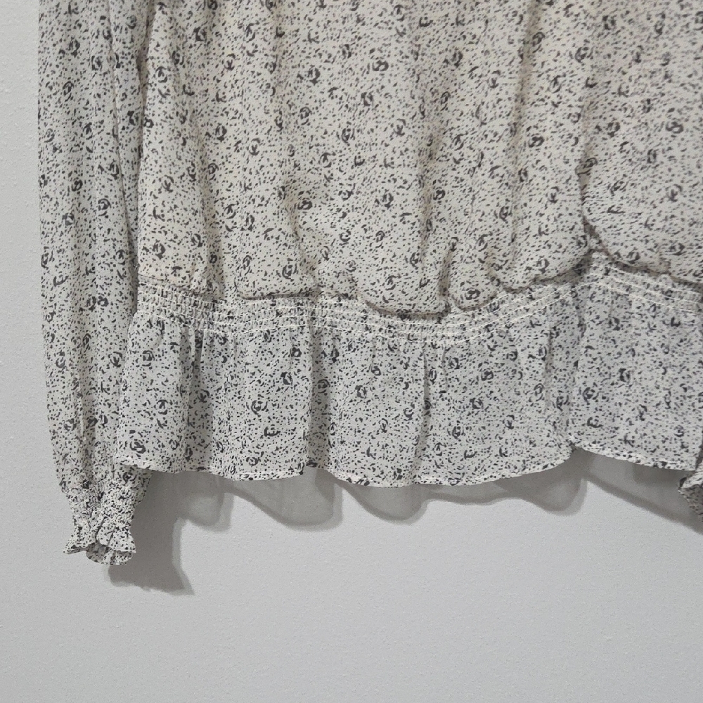 Universal Thread Gray Ruffled Blouse With Peter P… - image 5